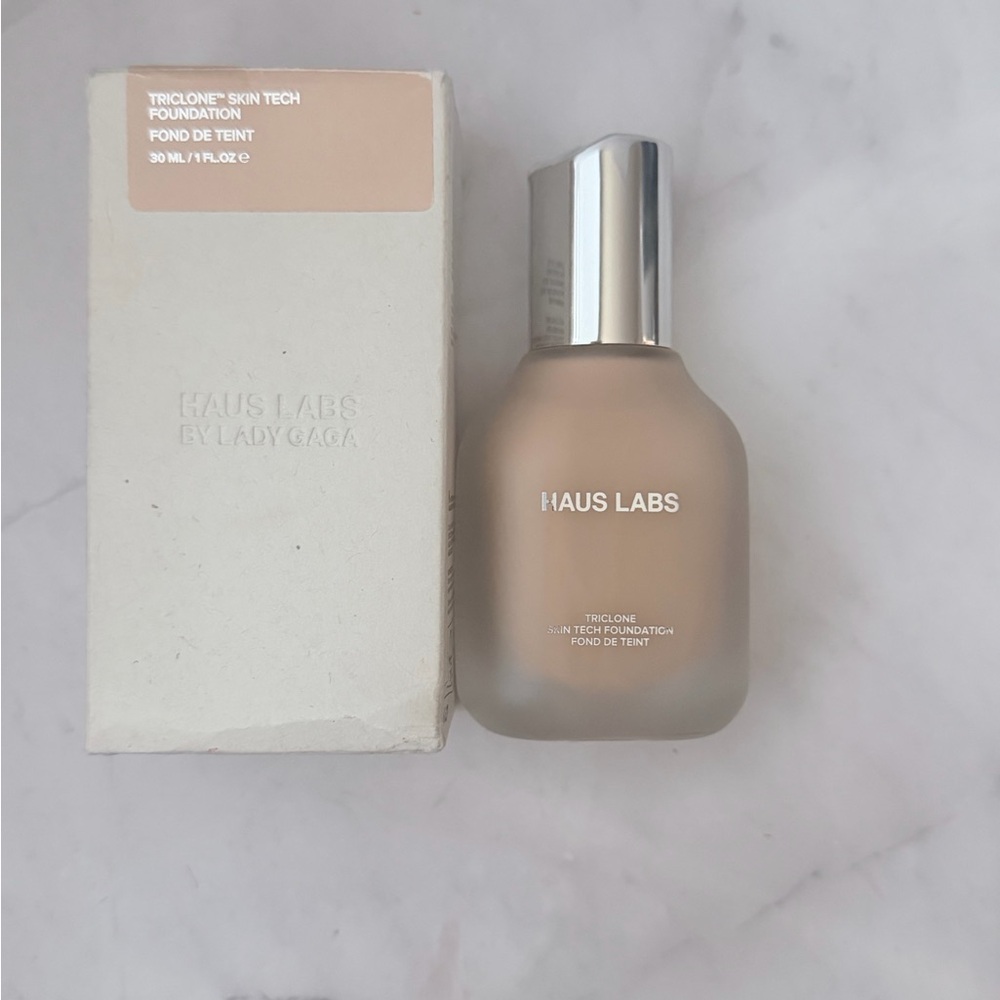 Haus Labs Triclone Skin Tech Foundation 200 Light Medium Neutral - Picture 4 of 6